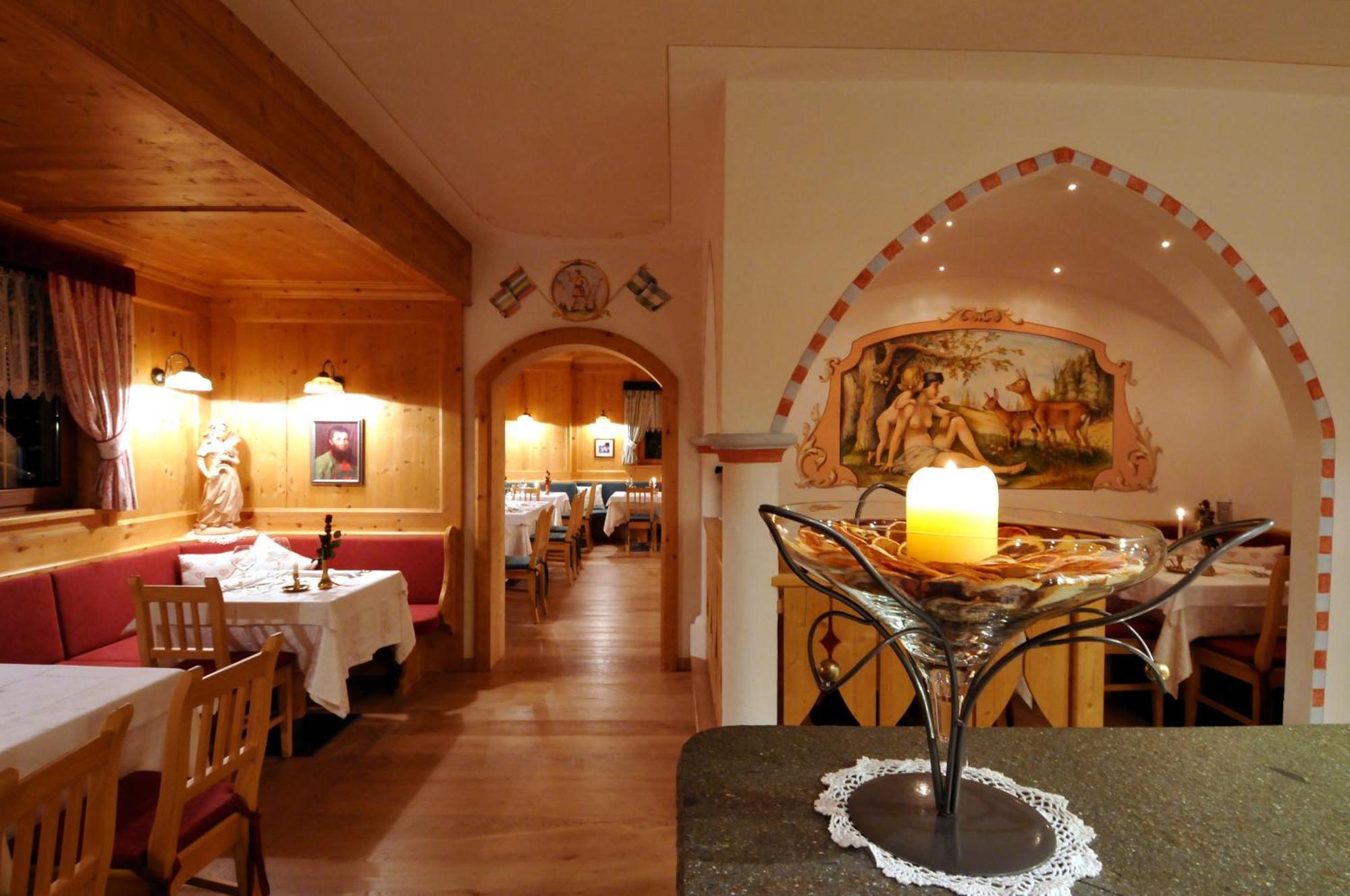 Hotel Valacia Pozza di Fassa Exterior foto